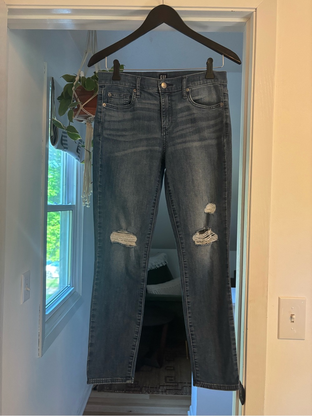 GAP True Skinny Distressed Cropped Jeans Size 27 Medium Wash